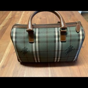 Classic Vintage Burberry Bowling bag in green